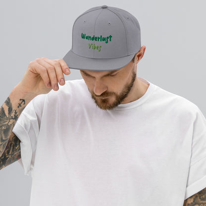 Wanderlust Vibes Snapback Hat : Embrassez votre esprit aventureux avec style