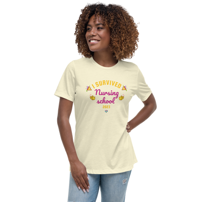 Camiseta holgada para mujer con la frase "Sobreviví a la Escuela de Enfermería 2023"